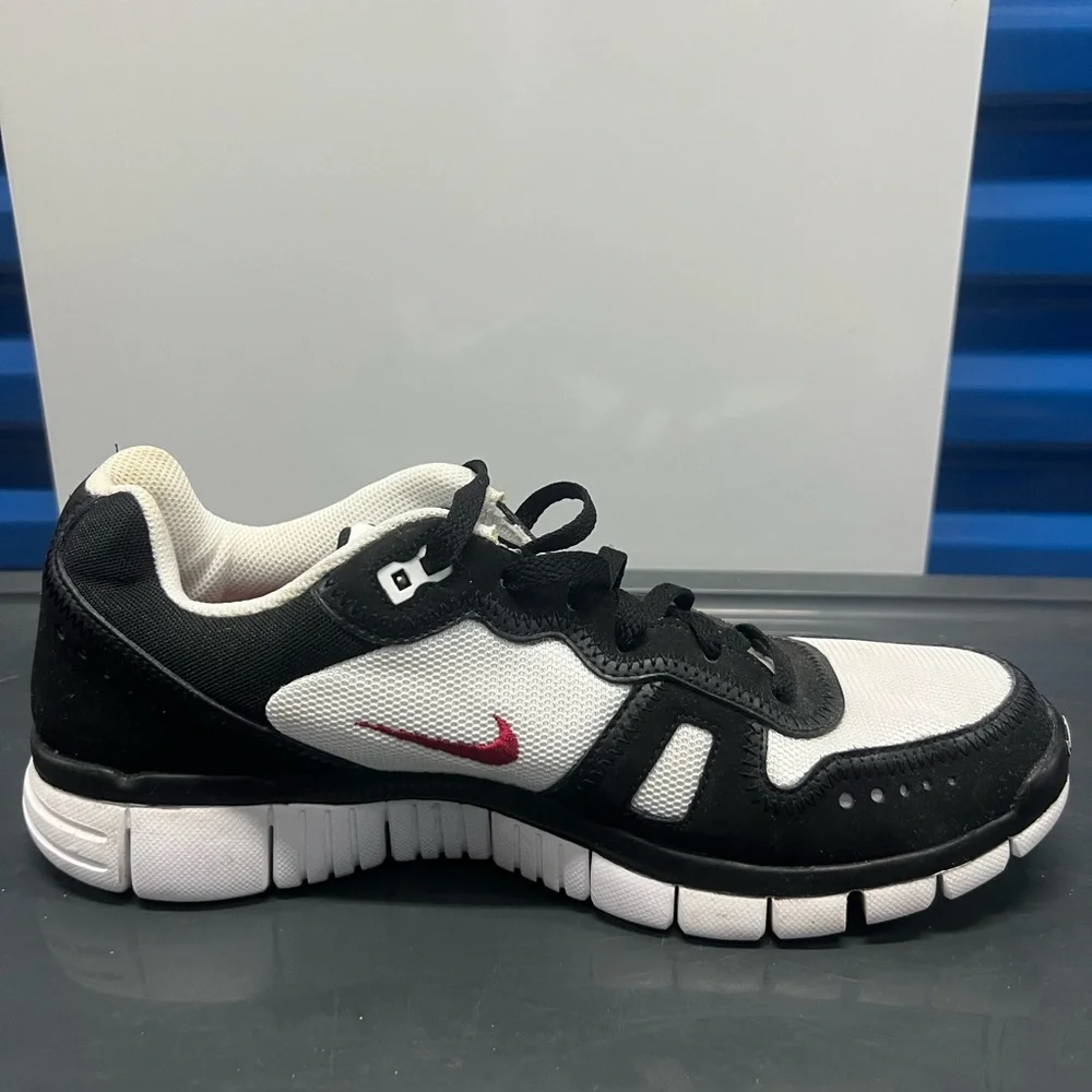 Nike Black and White Free Waffle Sneakers - Picture 4 of 5